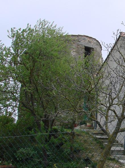 Ancien moulin prs d'Arzens