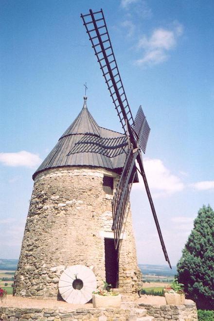Castelnaudary - Moulin tour tronconique - ailes symétriques