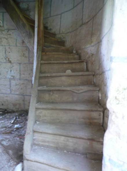 Escalier intrieur en bois du moulin de Chichillon