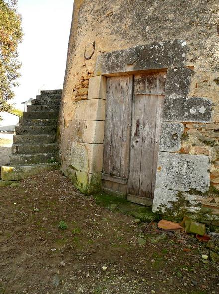 Porte d'entre de l'ancien moulin  Entrains sur Nohain