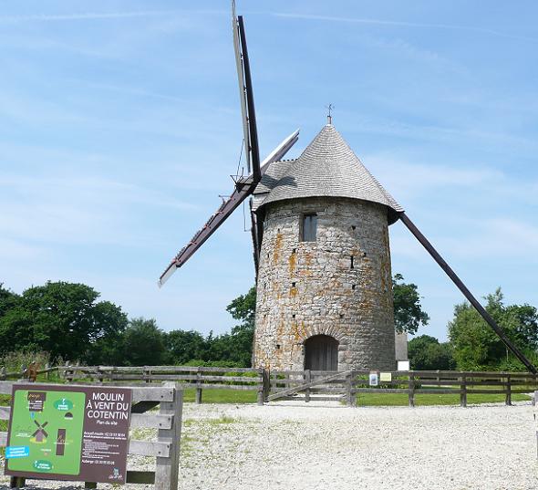 Moulin du Cotentin avec ses ailes Berton replies