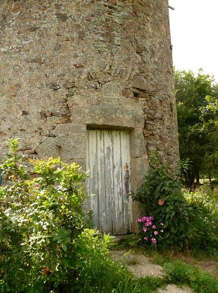 Porte du moulin de la Gandounire - La Chaize le Vicomte