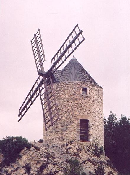 Les Pennes Mirabeau - moulin tour provençal - ailes symétriques