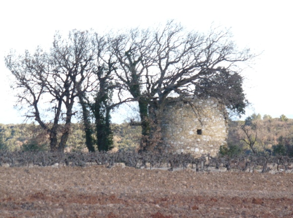 Ancien moulin  Lirac, autre vue