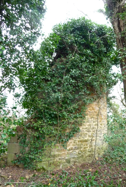 Ancien moulin tour  Mantry