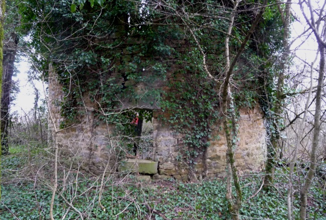 Ancien moulin tour  Mantry