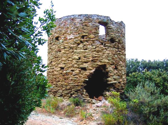 Tour de moulin en ruine  Mria