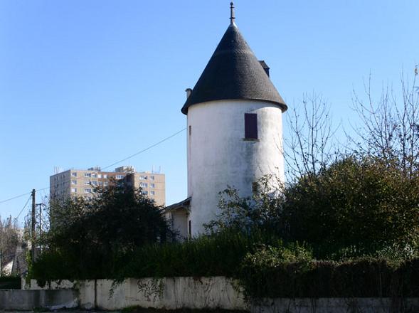 Moulin des Rochettes proche de la Zone d'activits  Nantes
