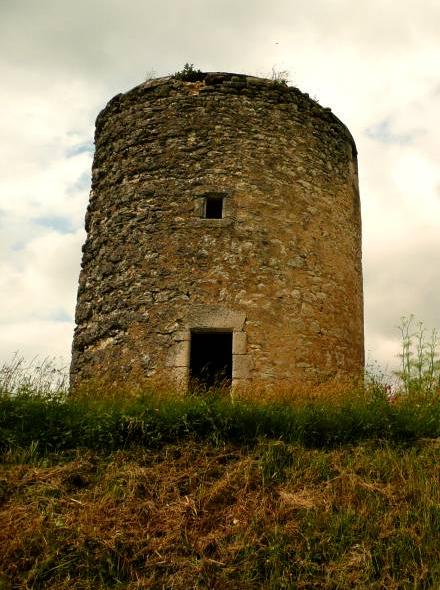 Ancien moulin  Nojals et Clotte, limite Rampieux