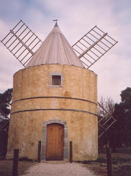Autre vue du moulin de Paillas restauré