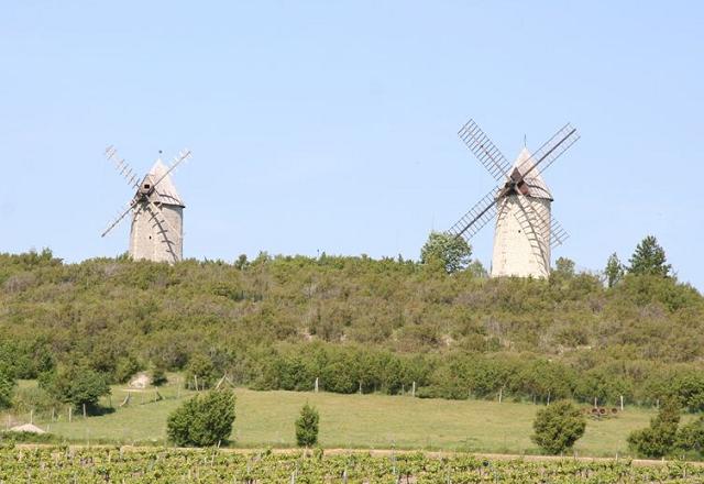 Les 2 moulins de Chaillot restaurs sur la Colline des 7 moulins.