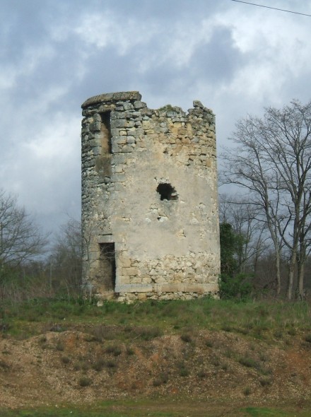 Ancien moulin  St Loubs, autre vue