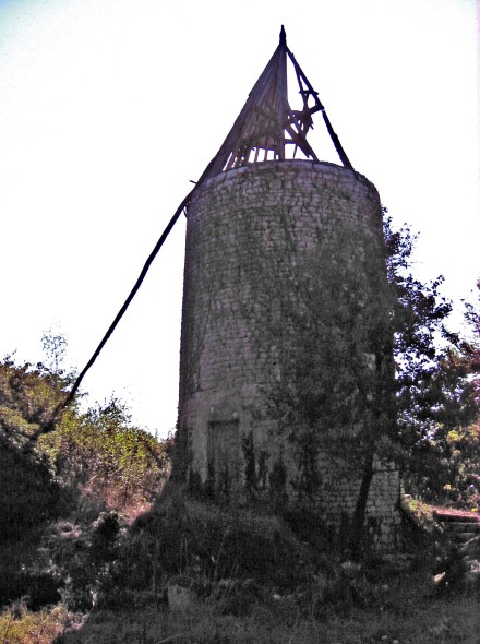 Ancien moulin  Champtier  St Romain de Benet - autre face