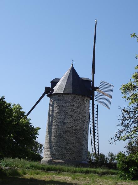 Moulin de St Vaast la Hougue - de ct