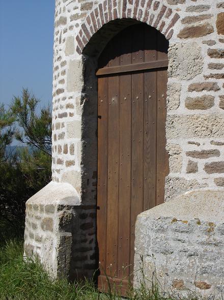 Porte du moulin de St Vaast la Hougue
