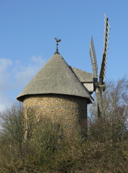 Moulin de Surtainville, de ct