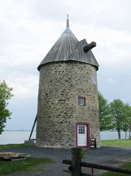 Le moulin de l'île Perrot sans ses ailes