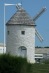 Moulin miniature sur un rond point de Marennes