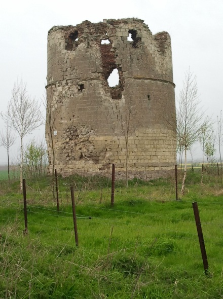Moulin de pierre à Avesnes le Sec, autre vue