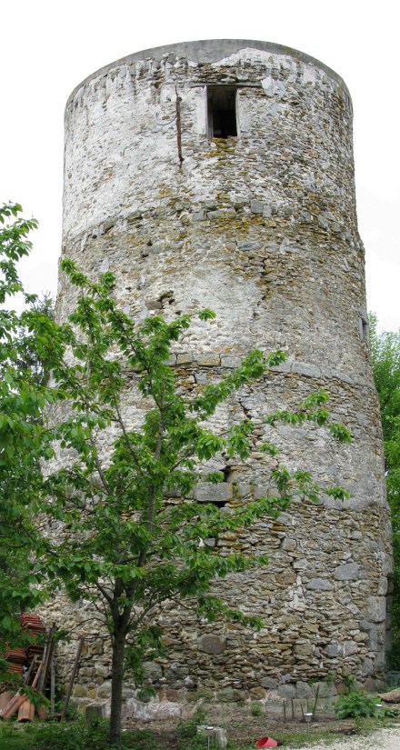 Photo du moulin reconstituée  par Adeline à partir de plusieurs clichés pris derrière le portail
