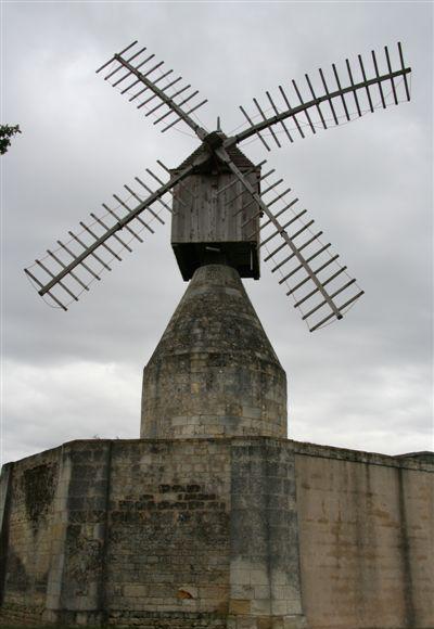 Moulin du Puy d'Ardanne de face