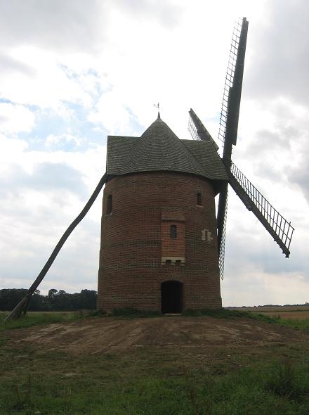 Le moulin fortifi de Frucourt de ct