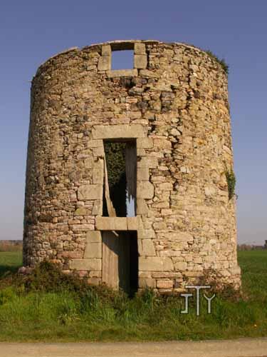 Ancien moulin près du Verger à Hénansal