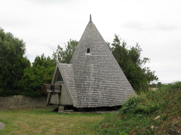 Le toit du moulin de la Bre en phase de restauration en 2021