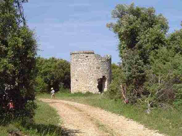 Ancien moulin à La Capelle et Masmolène