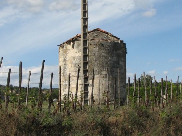 Ancien moulin  Meynes