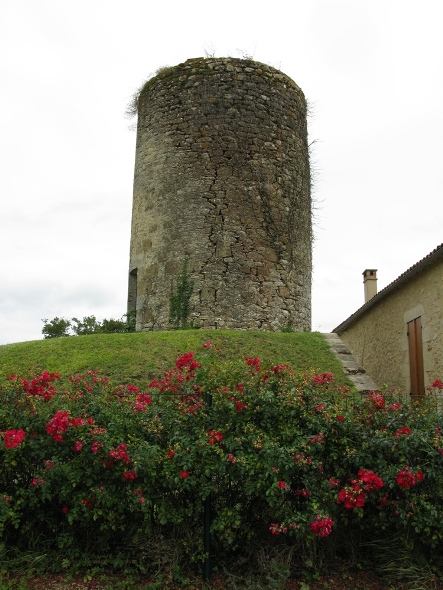 Ancien moulin à Montagoudin, autre face