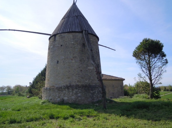 Le moulin vu de derrire et la maison du meunier