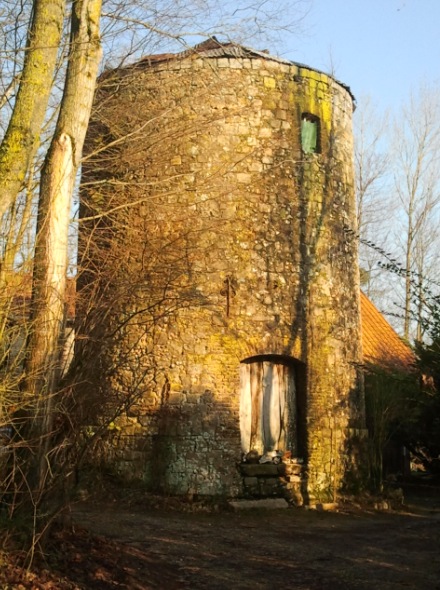 Le moulin de Neuville sous Montreuil