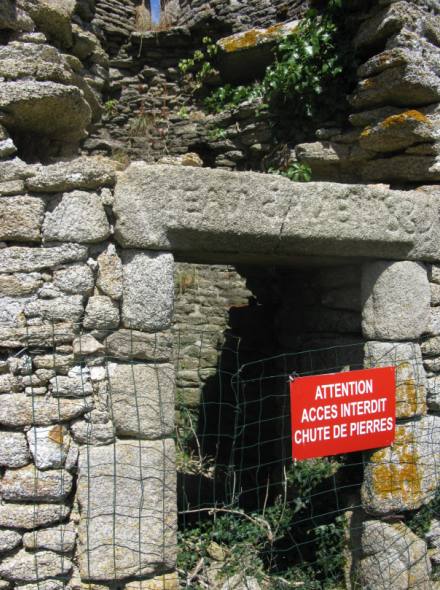 Porte et inscription du moulin de Poulguen - Penmarc'h