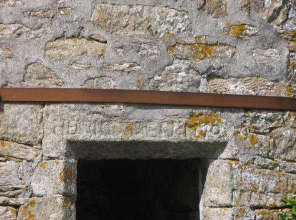 Inscription au-dessus de la porte du 2e moulin de Scantourec