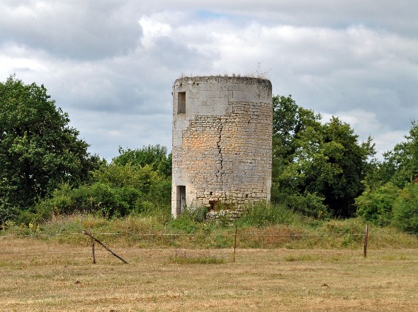 Ancien moulin près du Bois Bernard - Pons