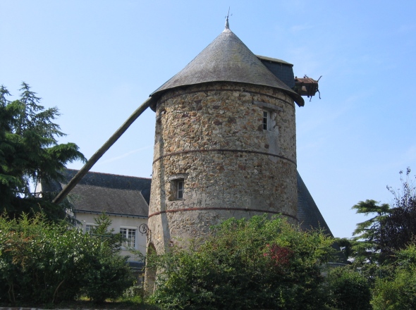 Moulin de la Salle sans ses ailes depuis 2005