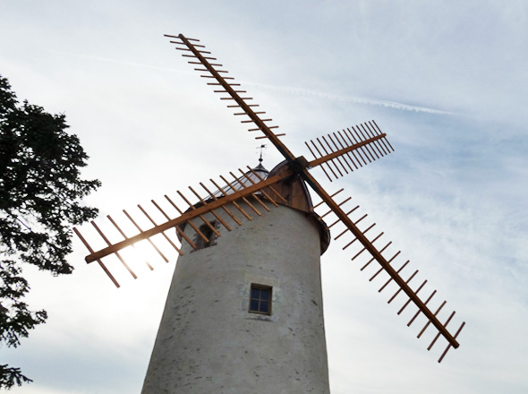 Le moulin de St Mathurin avec ses nouvelles ailes