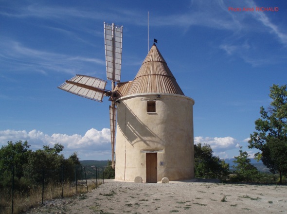 Le moulin de St Michel l'Observatoire restaur