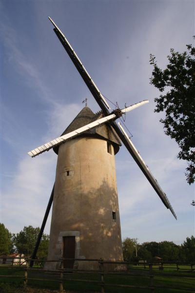 Saint Révérend - moulin tour - ailes Berton