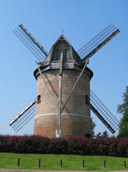 Templeuve - moulin tour en briques - ailes flamandes
